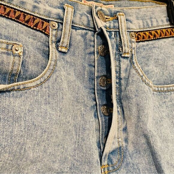 Vintage Guess Embroidered Denim Jean Button Fly Shorts Size 2 - Picture 2 of 6